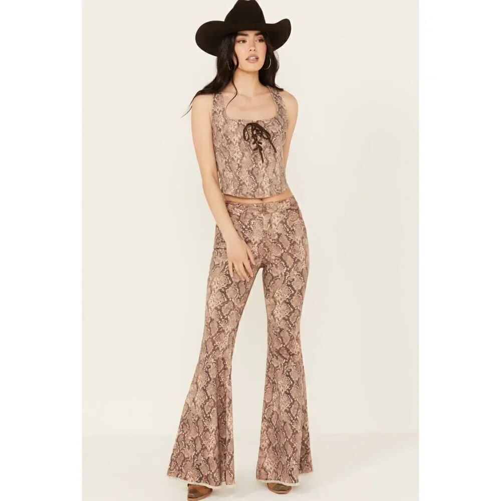 SHYANNE WOMEN'S HIGH RISE SNAKE PRINT SUPER FLARE JEANS size 31